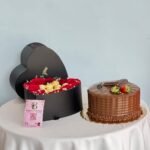 بكج عيد ميلاد / ورد شوكولا وكيك ل ٦ اشخاص