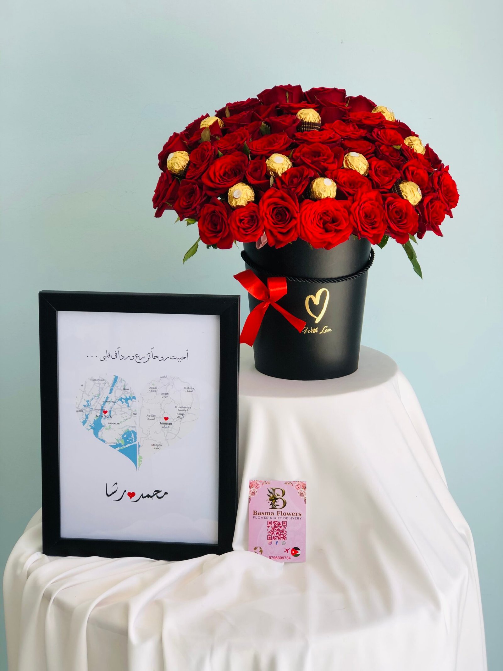 بكج الحب بوكس الورد الجوري والشوكلا مع لوحة تذكارية - الصورة 1